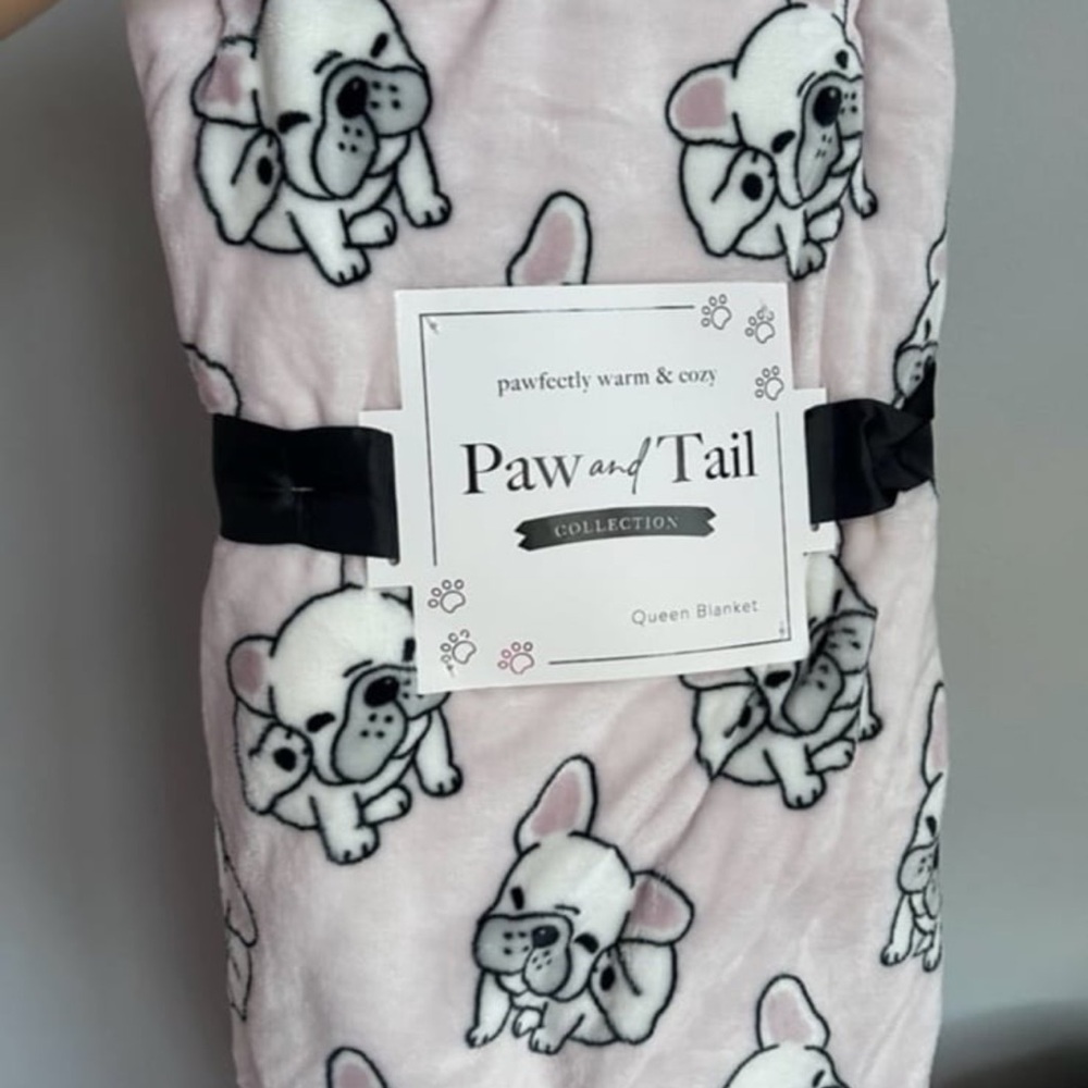 Pink queen frenchie pug puppie Throw Blanket